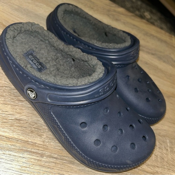 CROCS Shoes - Classic Crocs Navy Blue Faux Fur Gray Lining Clog Women's Size 9 men 7